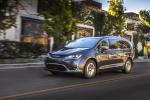 Chrysler Pacifica Hybrid Limited 2016 года